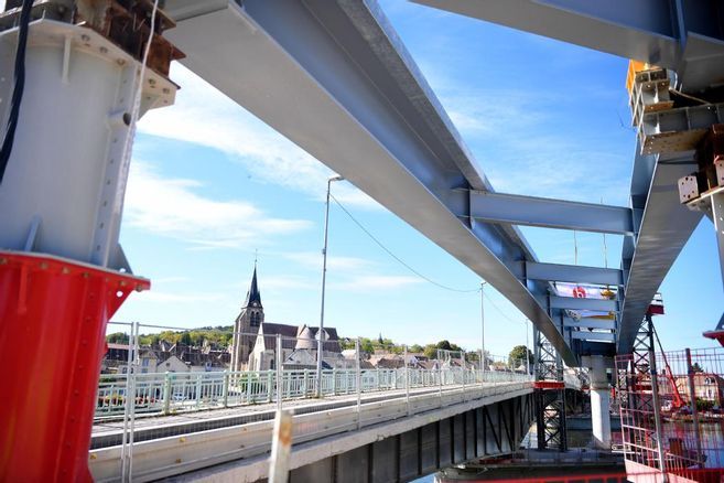 Ce nouveau tablier est trop bas, les bateliers ont déposé un référé devant le tribunal administratif pour interrompre le chantier en cours. (Photo d'archives)