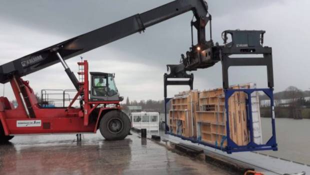 Expérimentation du prototype de conteneur FlexiMalle. (Photo VNF/DR)