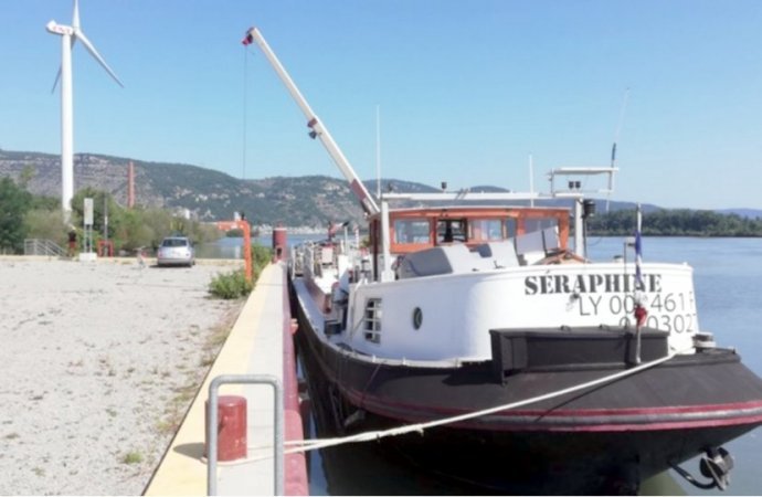 La péniche Séraphine a fait une halte au Pouzin avant de descendre vers le Sud. ( Photo : DR)