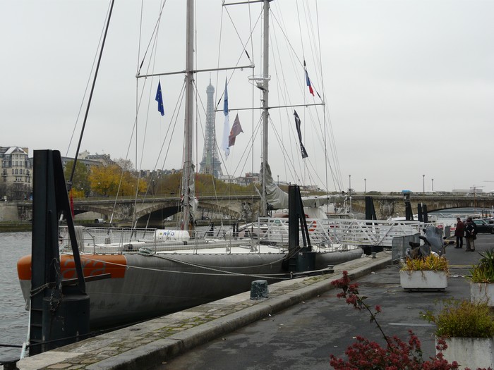 La goélette Tara amarrée au port des Champs-Elysées (Photo : NB)